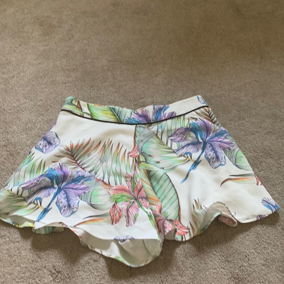 Do + Be brand floral flowy shorts - Picture 1 of 3